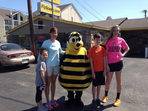 ScenicHeliRides's tweet photo. Happy visitors love Sammy Scenic! http://t.co/B1sdX33O9L