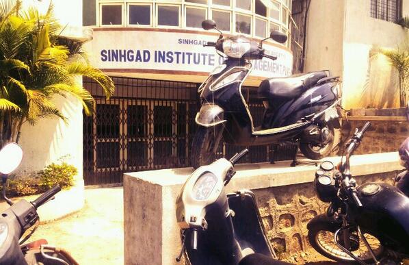 SmitBadiani's tweet photo. @SinhgadCollege 
It happens only in Vadgaon... :P :D http://t.co/NAcMxiPLxD