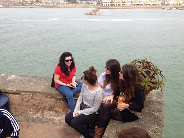 LopLaura's tweet photo. Rabat @berta_za @marinaponi @isiiyaaa #Marruecos #lilis http://t.co/yEAObeW0tF