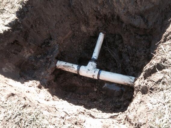 collinss9's tweet image. Guilty culprit today for irrigation issue on the park - 3 inch T joint cracking #justkeepdigging #couldbeworse #fun