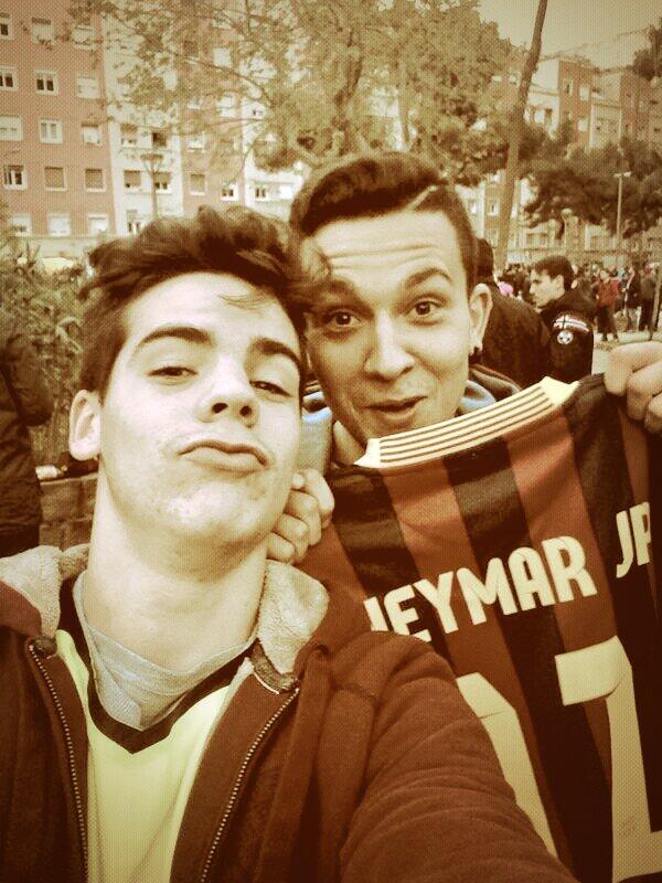 PjFrau's tweet photo. molts d'anys primo! #bcn #CampNou 
@Toni_gispi http://t.co/XJi4p9YWPy