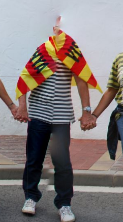 iaia_toneta's tweet photo. #gigafotomutant L'home engolit per la senyera http://t.co/kW5vDwEUfn