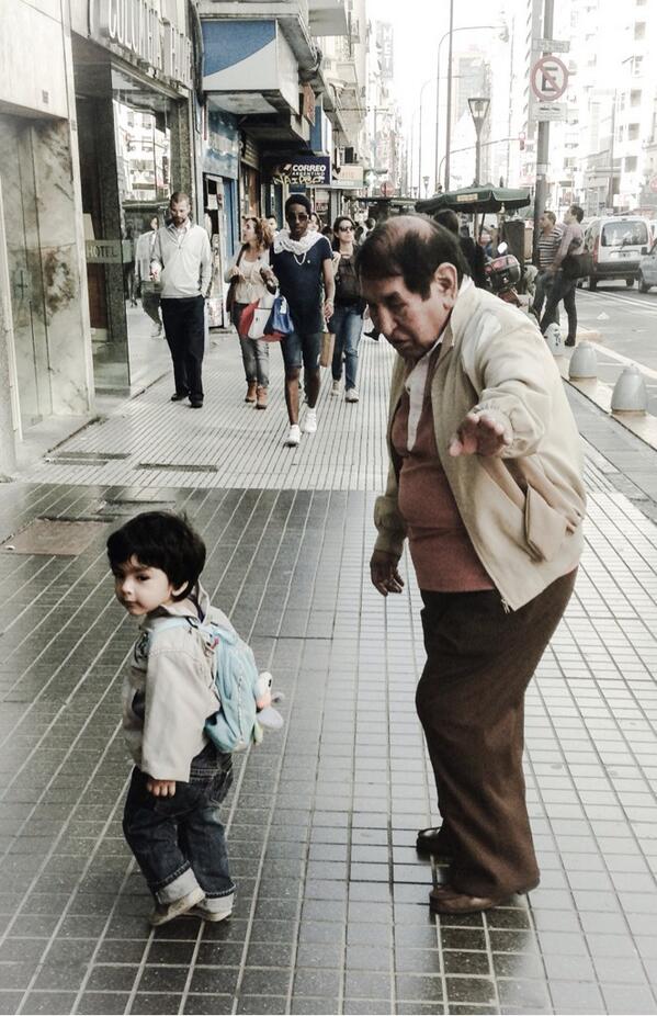 omarcareaga's tweet photo. Que felicidad ver a mi viejo disfrutar su nieto... http://t.co/XUtASurs49