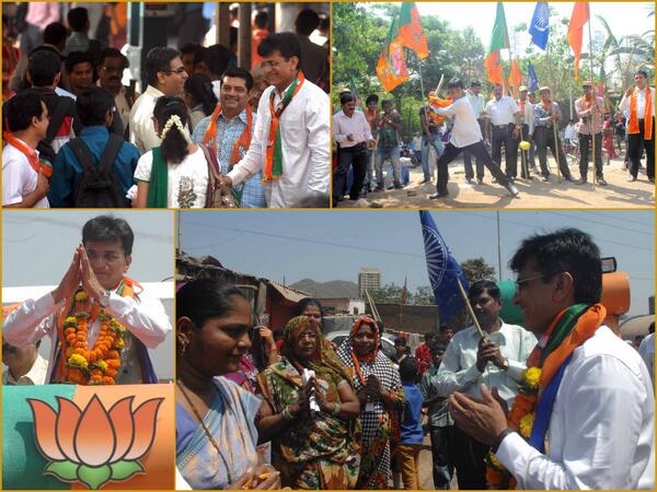 Dr <a href="/KiritSomaiya/">Kirit Somaiya</a> @ #MulundStation  #Bhandup Seen playng cricket w/ d people -Here is a leader who'll bat for #Mumbai