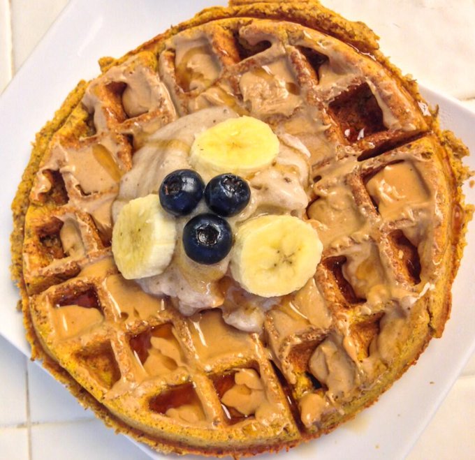 Post workout meal ? 
Almond flour waffles with banana faux ice cream ? Mmm ?

@MyHealthyDish & @BunnyBootcamp