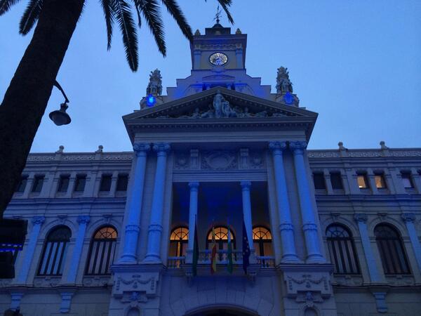 malaga's tweet photo. .@malaga ilumina su fachada de azul con motivo del Día Mundial del Autismo @LightItUpBlue http://t.co/hNBZLLcyq5