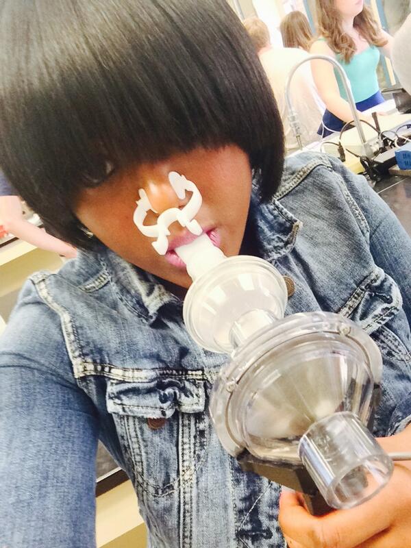 TeaAirRah_'s tweet image. Monitoring My Breathingg!! #LabClass #BioMajors