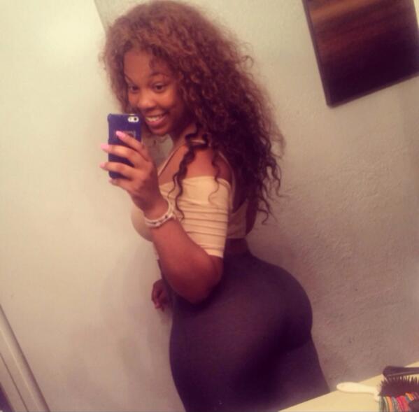 Ravie_loso's tweet photo. No make up, Crazy hair. I be chillin 😎 http://t.co/sT31OYeVV2