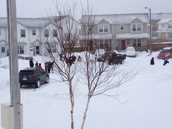 hsweetapple's tweet photo. Group effort here on Moss Heather/Ledum Place this afternoon to shovel the roads @ryansnoddon @CBCNL http://t.co/1WNW63MEY2
