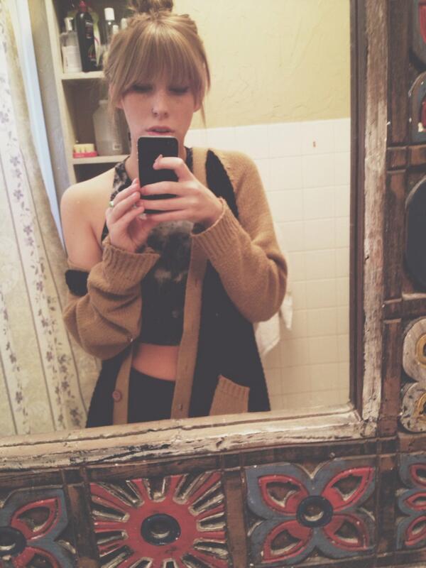 emmmaginary's tweet photo. As I wait for laundry *takes a selfie* http://t.co/dwsGjv1M6N