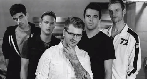 paradisefears's tweet photo. Never forget: this day last year. The bands tragic breakup, Smillz, Marcus's debut &amp; our return from hiatus..in 4 hrs http://t.co/yXRx0N2Ywn