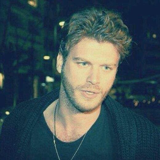 CelebritesTurcs's tweet photo. kivanc tatlitug http://t.co/VLJhF22Ywo