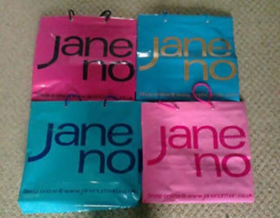 hhprobs_'s tweet photo. Using one of these was the only way to carry your PE kit #haywardsheathproblems http://t.co/vQ2eS0VRTA