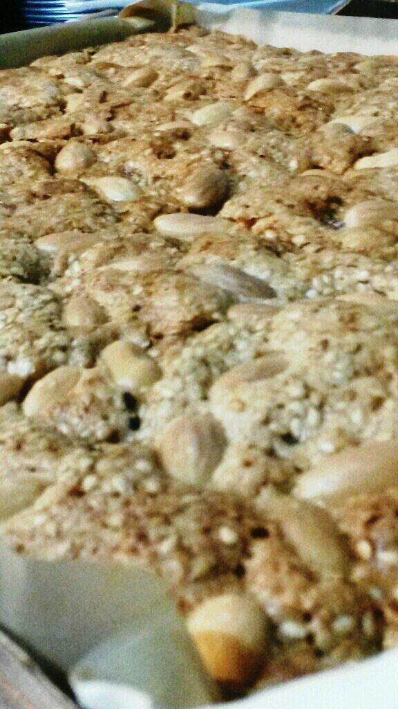 A3casamanolo's tweet photo. Coca: almendras, sidra, harina, matalauva y huevo...dulce de cuaresma http://t.co/iDPppGjJpx