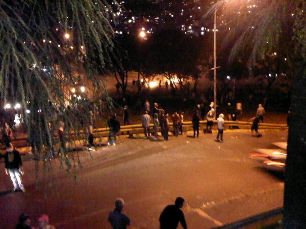NorisyNickole's tweet photo. Sigue la resistencia en terrazas del avila, con el apoyo de petare http://t.co/8Vo4foKIsc