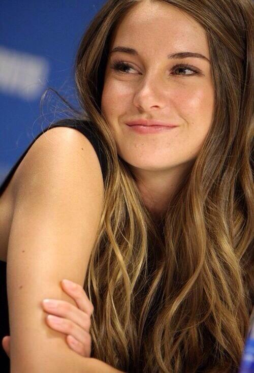 JennaxMarbles's tweet photo. When you see a hot guy walking past 😂😊😂 http://t.co/MO1MzkQgdl
