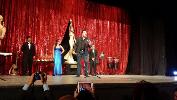 MarcusOWorld's tweet photo. "@Victorkhun: Mi querido y gran amigo @marcusornellas recibe premio como revelacion masculina ACPT Felicidades! http://t.co/jB5PkAnWuj"
