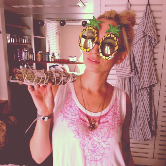 Party hard. http://t.co/JAjhWKTthn<a href="/tag/vintage"class="tags"><span>#vintage</span></a>