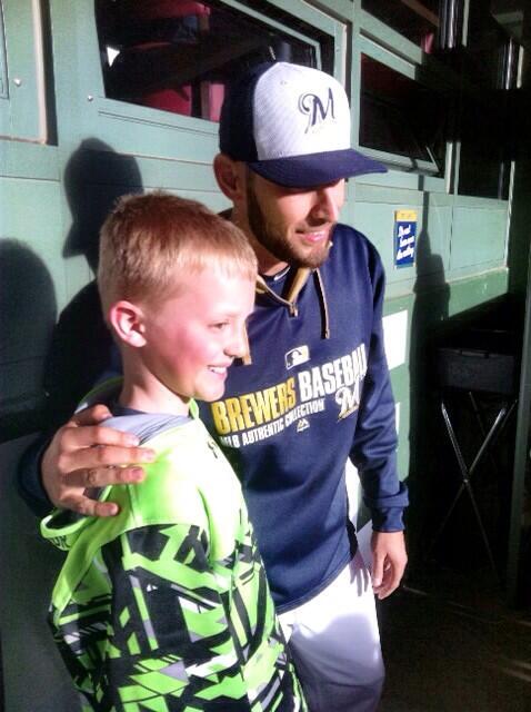 Brewers's tweet photo. Marco Estrada also joined in on the fun. Great way to kick off the season & thank fans! #BrewersFansFirst http://t.co/KYSPruzrKF