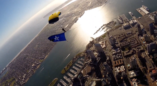 BleacherReport's tweet photo. VIDEO: This helmet cam view of Navy SEALs parachuting into Petco Park is incredible http://t.co/rW26JqJwCH http://t.co/ILasm6NcZ0