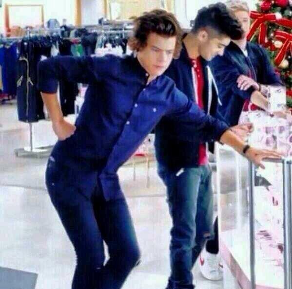 styleshaha's tweet photo. #periodstories when you're on your period and you're in public and it starts getting uncomfortable and you're like http://t.co/GC4dReWnWS