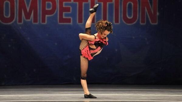 ClubDanceFan1's tweet photo. Little Dylynn in her solo, I'm A Star💛 @Freshfacesdyl http://t.co/REylSsSqDb