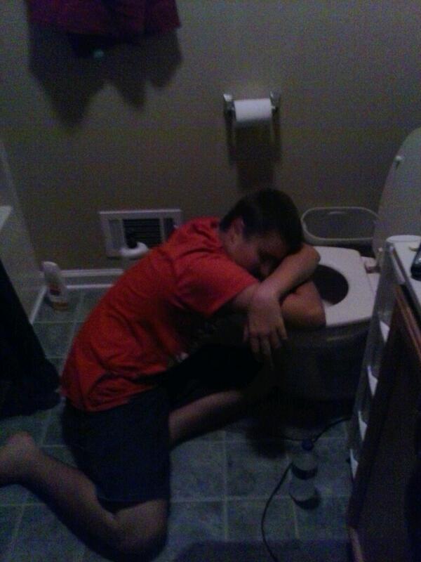 RickyFrags's tweet image. My man straight slumped.  #3beerqueer #slumped