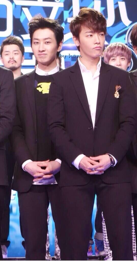 Bebo_1606's tweet image. ماانتبهت لتشبيكت اليديين ~~~ اتورلاسيدقفلعغتغهنثفيصثبصثعتغخحممحهولراقلففقثبثبقبيدتغعخهنعوتفلز 
#슈퍼주니어M