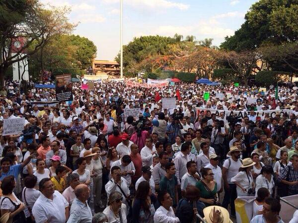 alvarezmata's tweet photo. @Radio_Formula 500 personas? http://t.co/T6QzR1TOUg