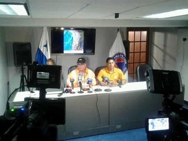 Traficologo1's tweet photo. RT @SINAPROC_PANAMA: Director General reitera NO HAY ALERTA DE TSUNAMI EN PANAMÁ http://t.co/RaITJyCqXQ