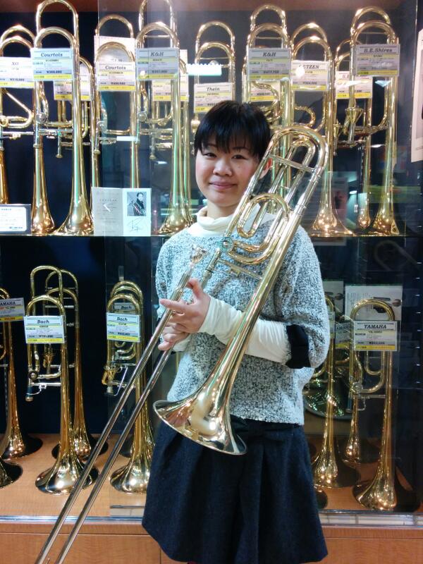 三木楽器管楽器 Windforest Lowbrasscenter A Twitteren トロンボーン 奏者の河毛博子さん がもう って読みます Osakanなど女性トロンボーン奏者としてご活躍されています ご本人も愛用されているb Sテナーバス トロンボーン3085gbの選定をして頂きました 癒し系 三木楽器管楽器 Windforest Lowbrasscenter A Twitteren トロンボーン 奏者の河毛博子さん がもう って読みます Osakanなど女性トロンボーン奏者としてご活躍されています ご本人も愛用されているb Sテナーバス トロンボーン3085gbの選定をして頂きました 癒し系