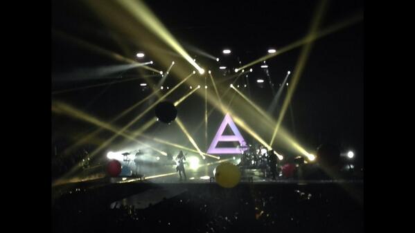 ToriStoneSet's tweet photo. Like a brokenhearted girl I miss the anticipation of seeing my love! Come back soon @30SECONDSTOMARS #marsinaustralia http://t.co/pMnxcUTxib