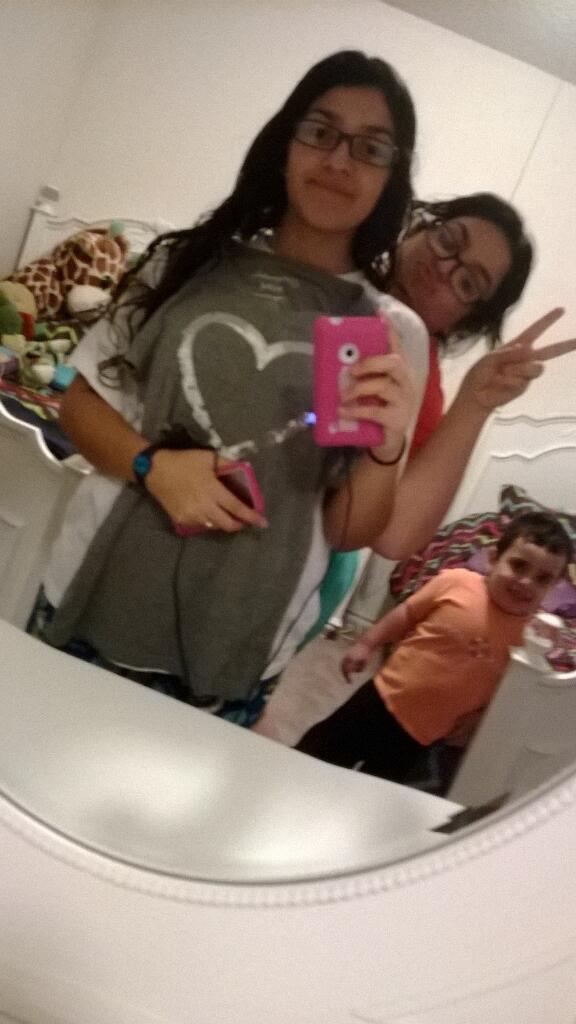 JGirlsMcAllen's tweet image. Dios miio porfavor ayudame en el examen mañana, ayudame a no aburriirme y dormiirme 😞
#LuckyShirt #TestingTomorrow