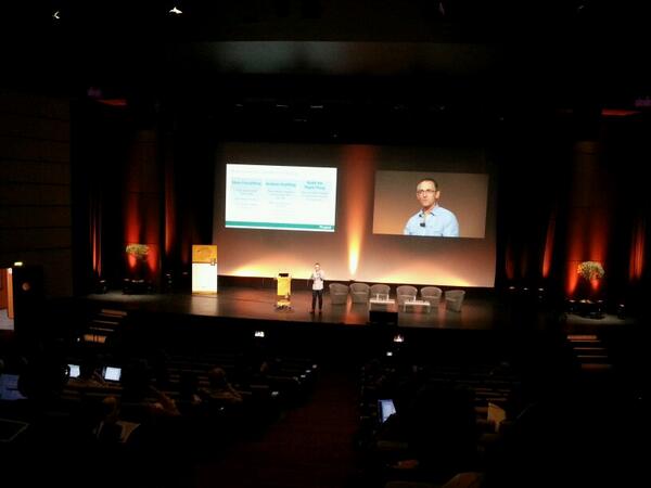MarionNougier's tweet image. Seconde journée au salon #bigdata2014 - conférence avec @pivotal et introduction avec la demo @fsmatic