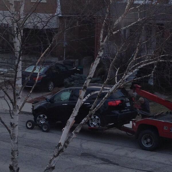 jen_thompson's tweet image. I do believe this is the car from the #carcrash that #hithouse resulting in a #gasleak at #royalyork &amp;amp; #lakeshore