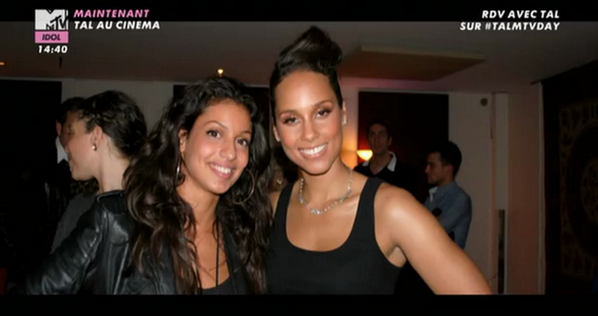 MTVFR's tweet photo. Tal pose avec son idole ! <3 #TALMTVDAY http://t.co/T8LpNbuF9H
