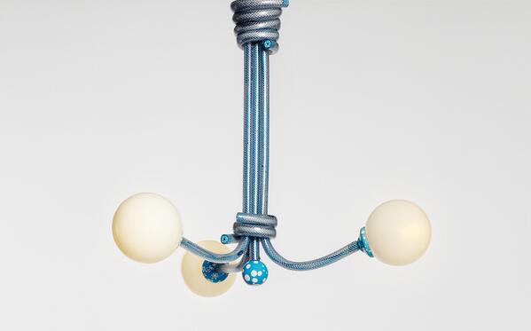 Con los detalles pintados a mano para hacer las delicias de los más pequeños. Cosmos Lamp, a tu gusto!