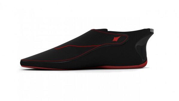 DottAlessandra's tweet photo. "@TecLabTalent  La scarpa smart che indica la strada:arriva #Lechal, un navigatore ai piedi http://t.co/srQnKRZCyi http://t.co/aMXExQSmpF"