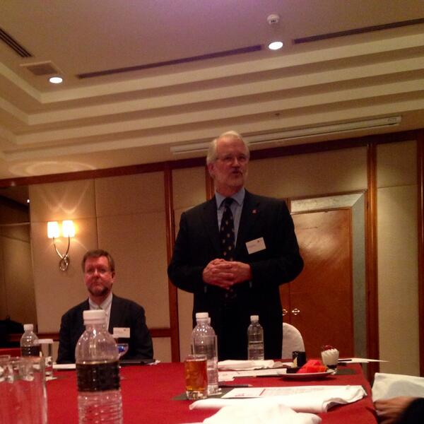 #LSEAF alumni group leaders lunch with @craigjcalhoun @DannyQuah #LSEAlumni . http://t.co/Y8ZVDgaPxX