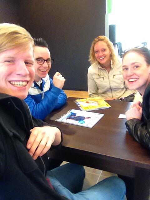 IntroAlmere's tweet image. Handtekeningen zijn gezet bij @KvK_NL ! Nu officieel bestuur van Stichting Introductie Almere! #IntroAlmere