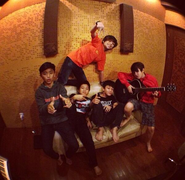 bcrew06's tweet photo. SOOOOOORE SEMUAA😚😚 http://t.co/y6tyQCVQnY