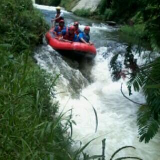 Outbound Bandung parthner punya harga rafting murah cuman 150rb / org, ayo buruan broo
