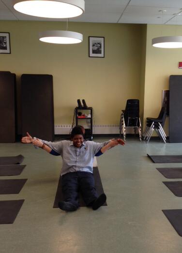 GreatOaksLegacy's tweet image. Check out photos of @GOCSNewark students taking yoga with @NEWARKyogamvmnt! #namaste #yoga #RISEValues