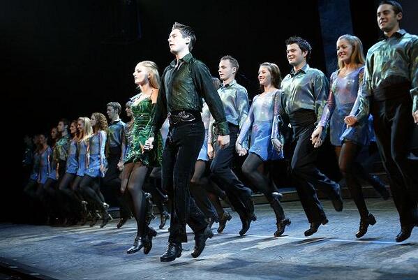 DailyDanceVideo's tweet image. Our #DanceOfTheDay will blow you away!!! An OUTSTANDING #Irish #Tap Step Riverdance: danceoftheday.net/2014/04/irish-…