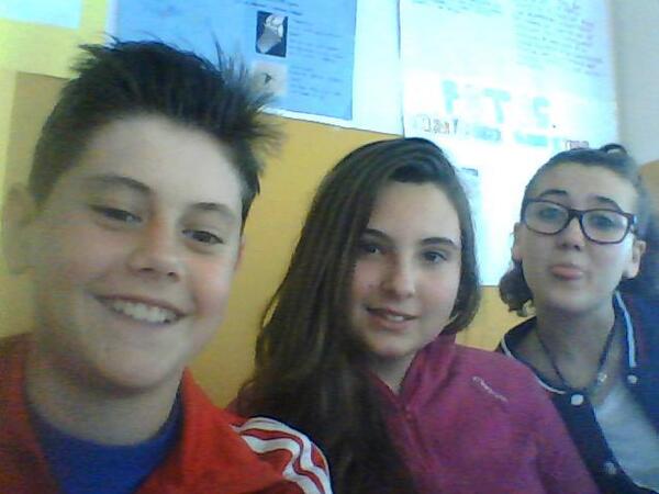 ALuna0607's tweet photo. pasando un buen rato con dani, @noeliadelrio3 y @LoliitaAcevedo http://t.co/vncD6glHJf