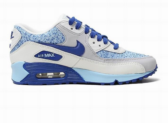 ClassyCrew666's tweet photo. @llacer_aaron NIKE AIR MAX 75€ http://t.co/0x91GlfXyw
