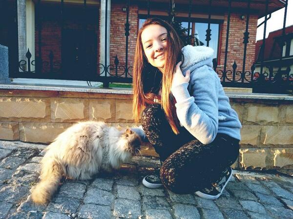 zxcvbnmsummer's tweet photo. коткоо, 'ща изям <3 http://t.co/HAXrbpbWz4