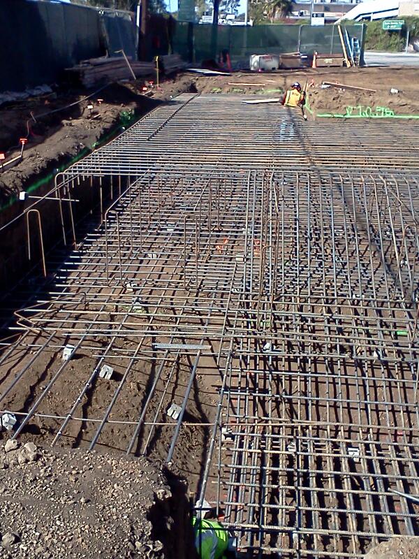 FFPXrdsSERF's tweet photo. Rebar going in for foundations http://t.co/CRhKknCnmb
