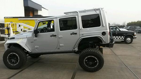 CenturyCarsNL's tweet photo. #jeep #hemi #v8 project begint te vorderen. #suspension werkt feilloos http://t.co/Q3qCtmNIQC