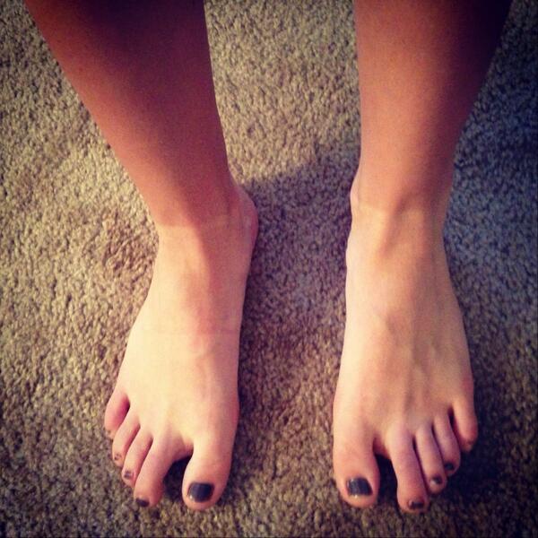 MsGsABC's tweet image. that time of year again, golf shoe tan lines! #instructorproblems